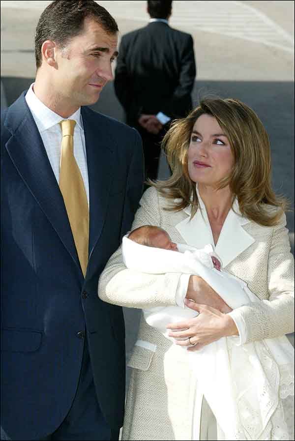 Felipe y Letizia, cuando todav&iacute;a eran Pr&iacute;ncipes de Asturias, en la presentaci&oacute;n de Leonor de Borb&oacute;n / GTRES