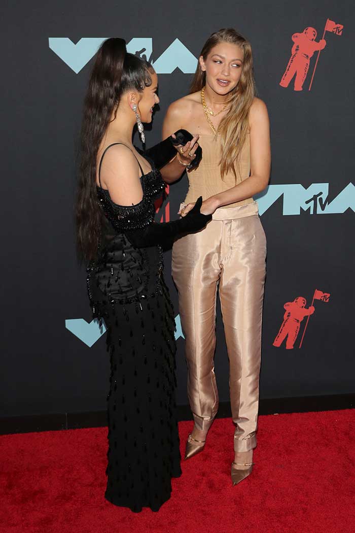 Rosal&iacute;a y Gigi Hadid