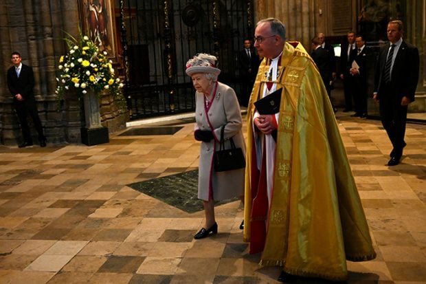 La reina Isabel II guarda mucho cariño a la iglesia gótica: allí vivió su coronación en 1953 / Gtres