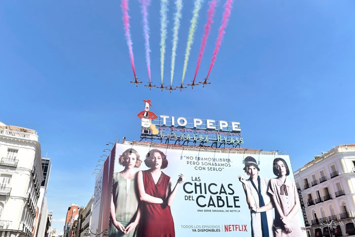 Cartel de 'Las chicas del cable' en el centro de Madrid / GTRES