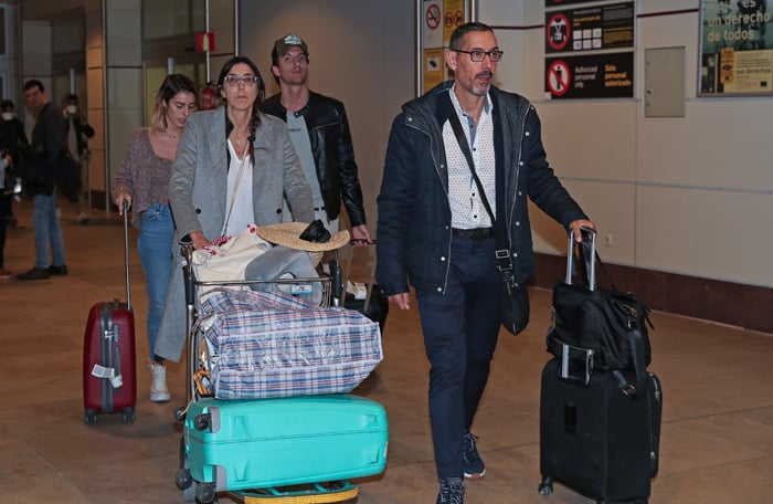 Paz Padilla y Anna Ferrer junto a sus respectivas parejas llegando de viaje hace solo unos días / GTRES
