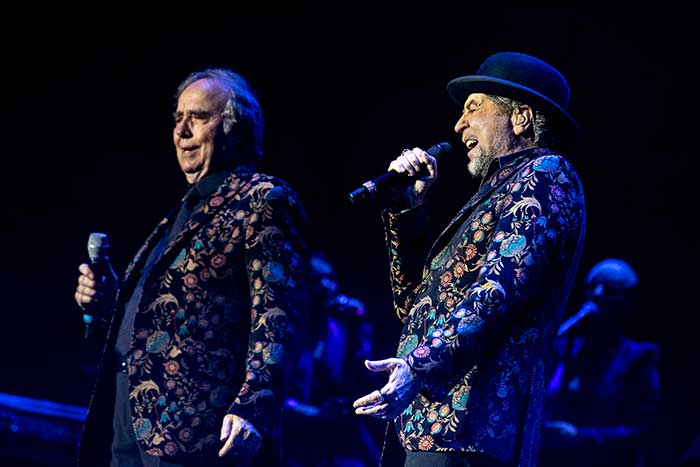 Sabina estaba en plena actuaci&oacute;n junto a Joan Manuel Serrat / Gtresonline. 