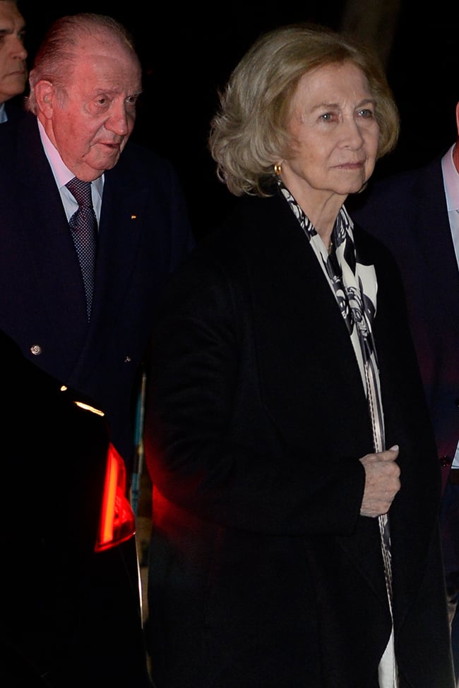 El rey Juan Carlos y la reina Sof&iacute;a durante el funeral de Pl&aacute;cido Arango el pasado mes de febrero / GTRES