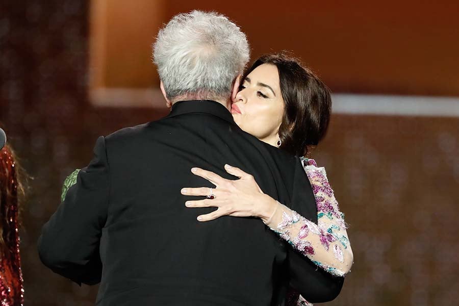 Pedro Almodóvar y Penélope Cruz tienen una complicidad que va más allá de sus películas / GTRES