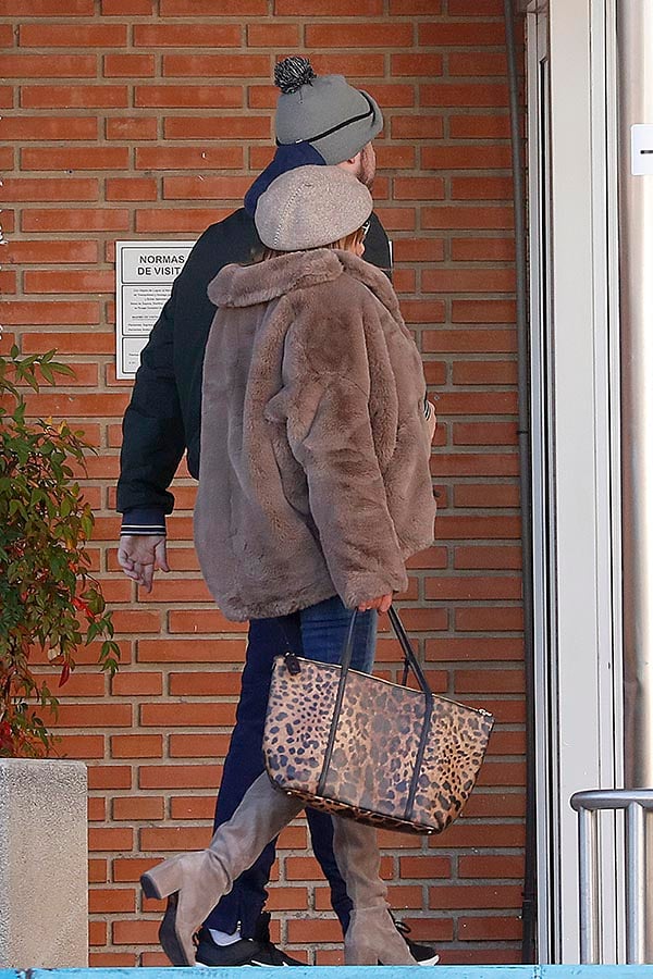 Ana Obregón y su hijo Álex entrando al hospital en una imagen de archivo / GTRES