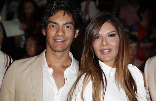Ivonne Reyes y Alejandro Reyes posan sonrientes ante los focos. Imagen de archivo / GTres