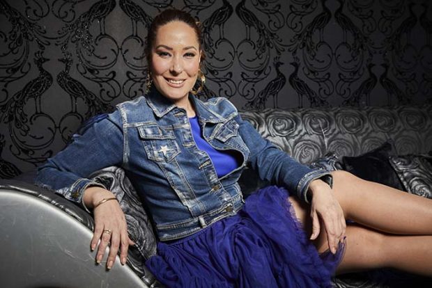 Chayo Mohedano posando con motivo de la presentaci&oacute;n de su nuevo single 'Rosa de febrero'/Gtres