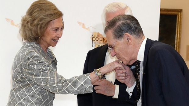 La reina Sofía y Philippe de Montebello antes del comienzo de la ceremonia / GTres