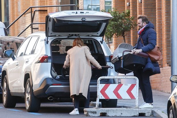 Toñi Moreno junto a Raúl Prieto en su vuelta a Madrid/Gtres