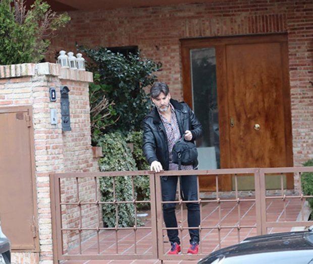 Toño Sanchís abandona la casa en la que ha estado viviendo durante los últimos años / GTres