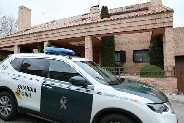 La Guardia Civil llega al domicilio para comprobar que todo está en orden / GTres