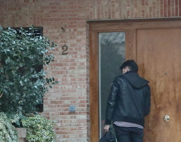 To&ntilde;o Sanch&iacute;s al cerrar la puerta de la casa que ten&iacute;a que abandonar / GTres