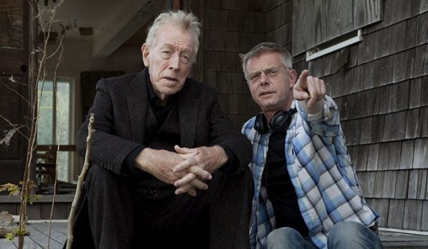 Von Sydow recibiendo órdenes en el rodaje de la película 'Tan fuerte y tal cerca' / GTres