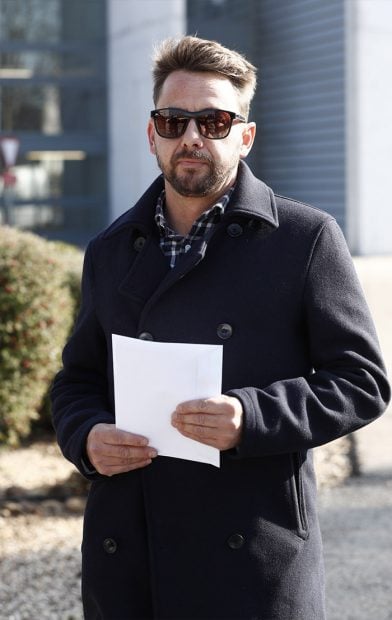 Alexis Ledgard apareció ante los medios hace unos años, concretamente en 2016. El supuesto hijo al que Edmundo Arrocet no ‘prestó la atención necesaria’, visitó los platós para contar su vida alejada del que se supone que es su padre. / GTres