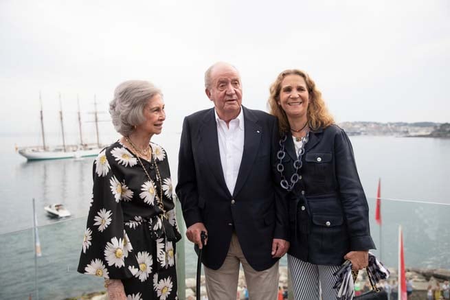 Rey Juan Carlos, reina Sofía y la Infanta Elena