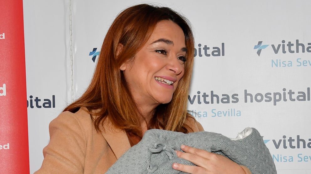 Toñi Moreno sola con su hija en Madrid, por responsabilidad/Gtres