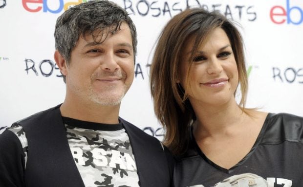 Alejandro Sanz y Raquel Perera en una presentaci&oacute;n. Imagen de archivo / GTres
