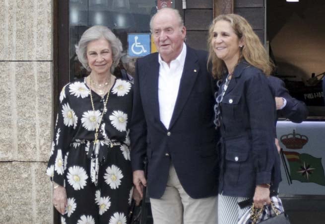 Infanta Elena, Rey Juan Carlos y Reina Sofía