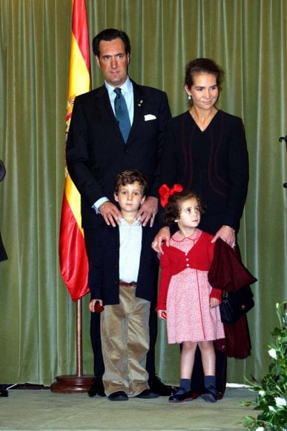 Los padres junto a sus hijos , Felipe Froilán y Victoria Federica. Imagen de archivo / GTRES