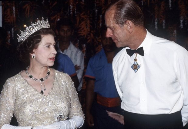 La reina Isabel y Felipe de Edimburgo se conocieron en julio de 1939. Ella ten&iacute;a 13 a&ntilde;os y &eacute;l ten&iacute;a 19. Por aquel entonces, era un apuesto cadete de la Real Academia Naval de Darmouth. All&iacute; precisamente se conocieron y se enamoraron al instante/Gtres