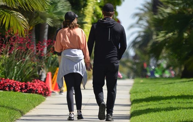 Chris Pratt y Katherine Schwarzenegger se saltan la cuarentena en California y salen a dar un paseo en el cual se les ha podido ver muy juntos y enamorados / GTRES