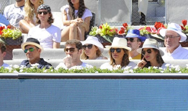 Alejandro Sanz, Iker Casillas, Raquel Perera y Sara Carbonero en un partido de tenis en Madrid / GTRES
