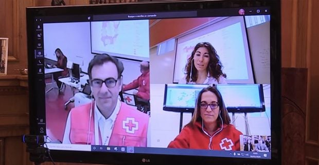 Los participantes en la conversaci&oacute;n con Sus Majestades los Reyes / Imagen del v&iacute;deo de Casa de S.M. el Rey 