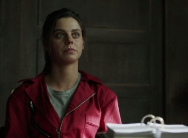 La actriz de 'La casa de papel' se ha metido de lleno a ayudar a los enfermos por coronavirus en un hospital de Madrid / Imagen de 'La casa de papel'