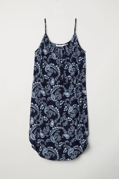 El vestido lencero es la alternativa al chándal que nos trasladará a los años 90