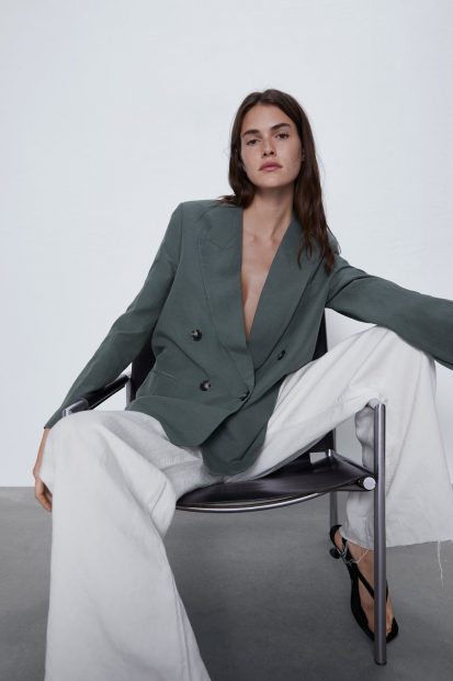 El mejor blazer de temporada y rebajado est&aacute; en Zara