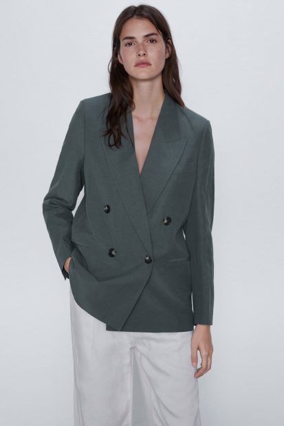 El mejor blazer de temporada y rebajado est&aacute; en Zara