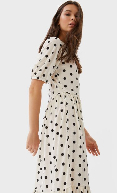 Stradivarius clona el vestido m&aacute;s famoso de Zara y le baja el precio