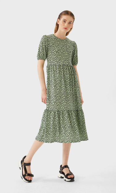 Stradivarius clona el vestido m&aacute;s famoso de Zara y le baja el precio