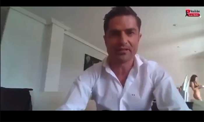 Alfonso Merlos se encontraba haciendo una colaboración en el espacio de Youtube de Javier Negre cuando aparecía la misteriosa mujer en ropa interior / Youtubbe