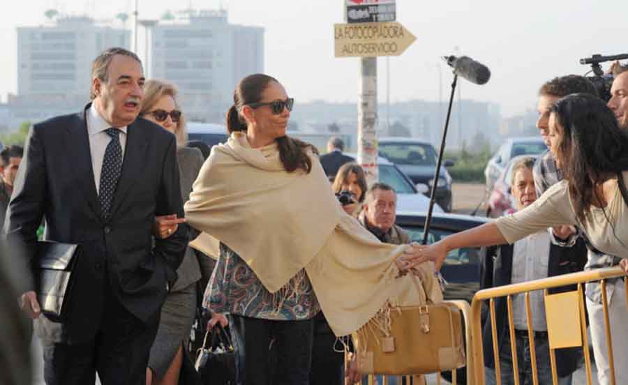 Isabel Pantoja junto a Jos&eacute; &Aacute;ngel Gal&aacute;n en una imagen de 2013 / GTRES