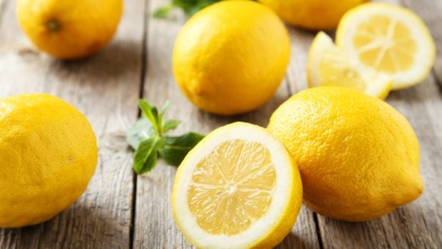 Cómo hacer un antiojeras casero con tomate y limón