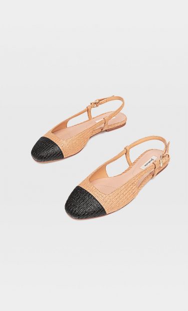 La versión de Stradivarius de unos zapatos de Chanel por 22,99 euros
