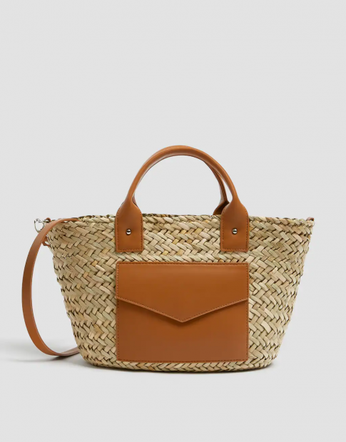 Pull&Bear copia un famoso capazo de Loewe y lo vende por 25,99 euros