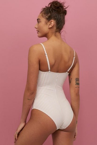 Este es el ba&ntilde;ador reductor de H&M perfecto si tienes poco pecho
