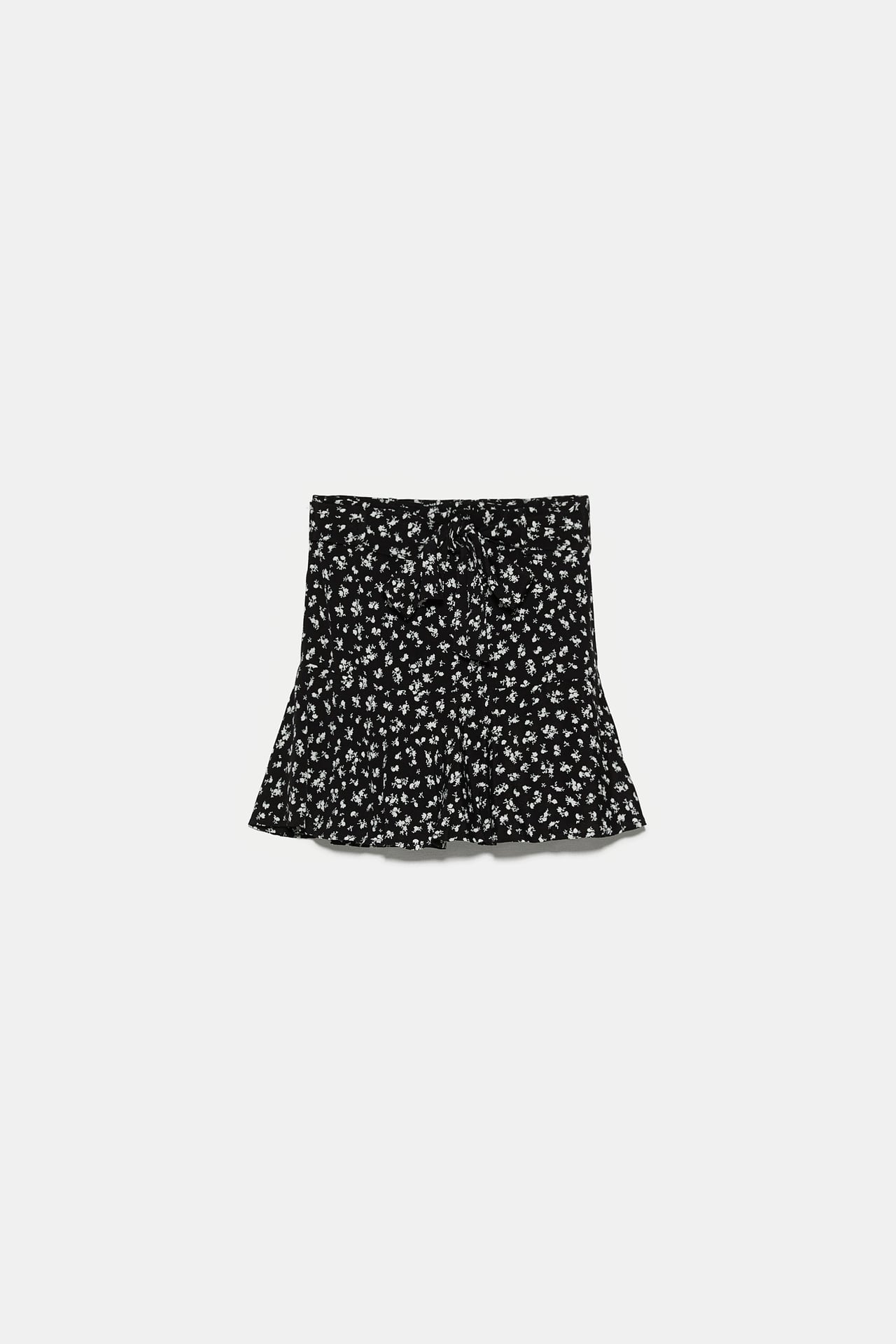 Esta es la falda pantal&oacute;n de flores de Zara m&aacute;s c&oacute;moda y favorecedora de la temporada