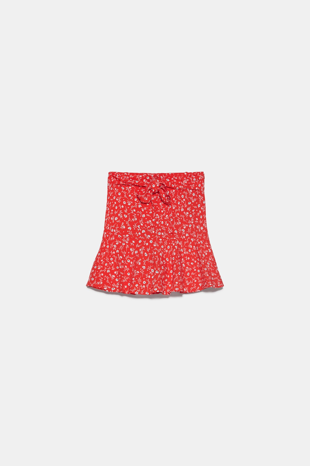 Esta es la falda pantal&oacute;n de flores de Zara m&aacute;s c&oacute;moda y favorecedora de la temporada
