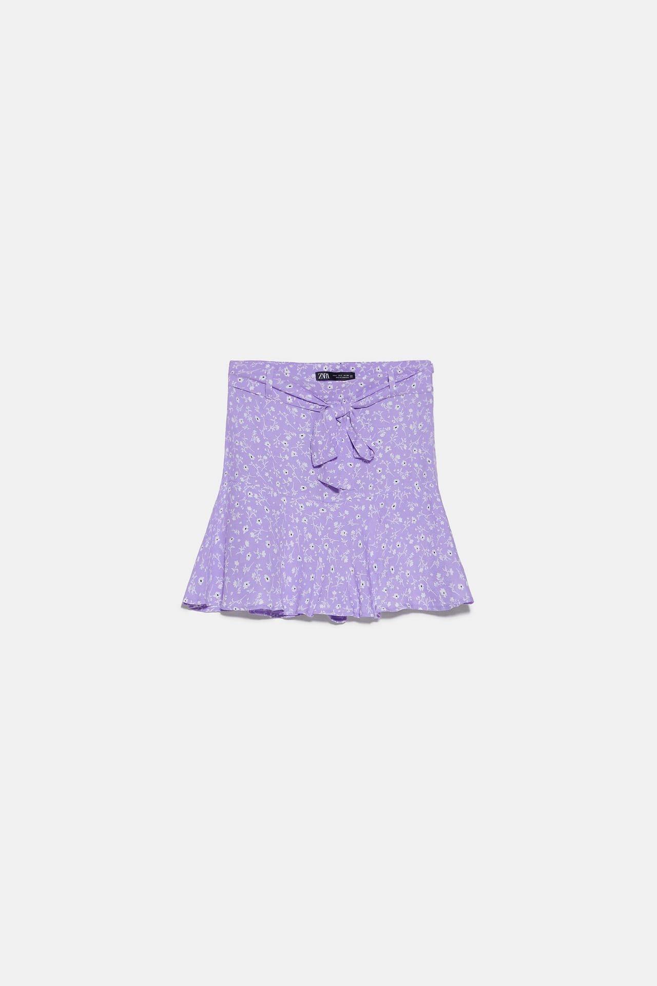 Esta es la falda pantal&oacute;n de flores de Zara m&aacute;s c&oacute;moda y favorecedora de la temporada