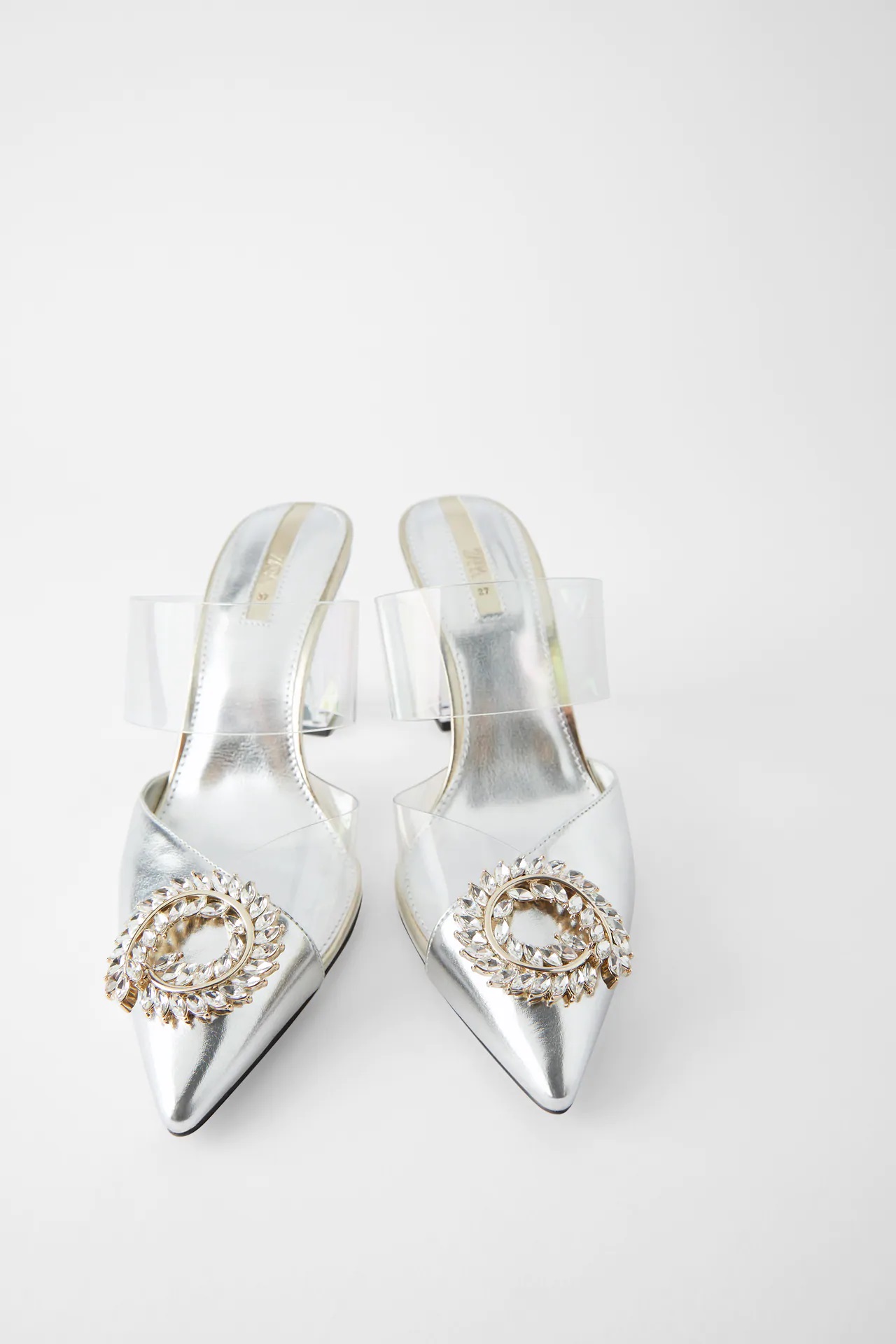 Zara tiene los zapatos con los que Carrie Bradshaw recorrería Nueva York