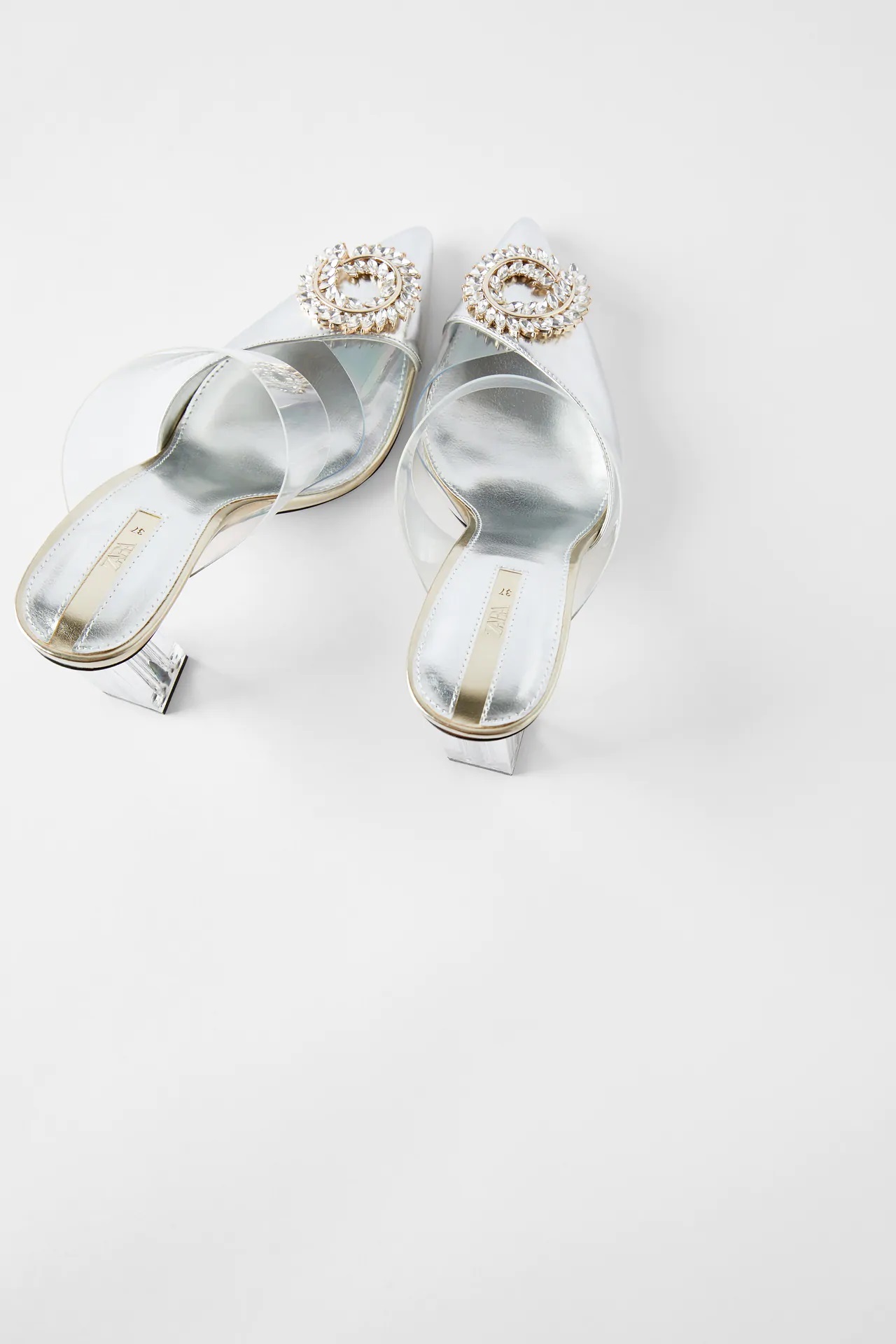 Zara tiene los zapatos con los que Carrie Bradshaw recorrería Nueva York