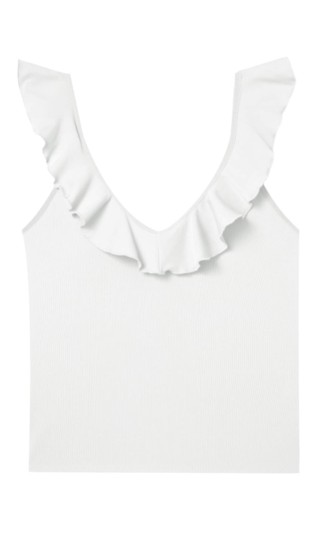 Los 5 tops blancos de Stradivarius que resaltan el bronceado 