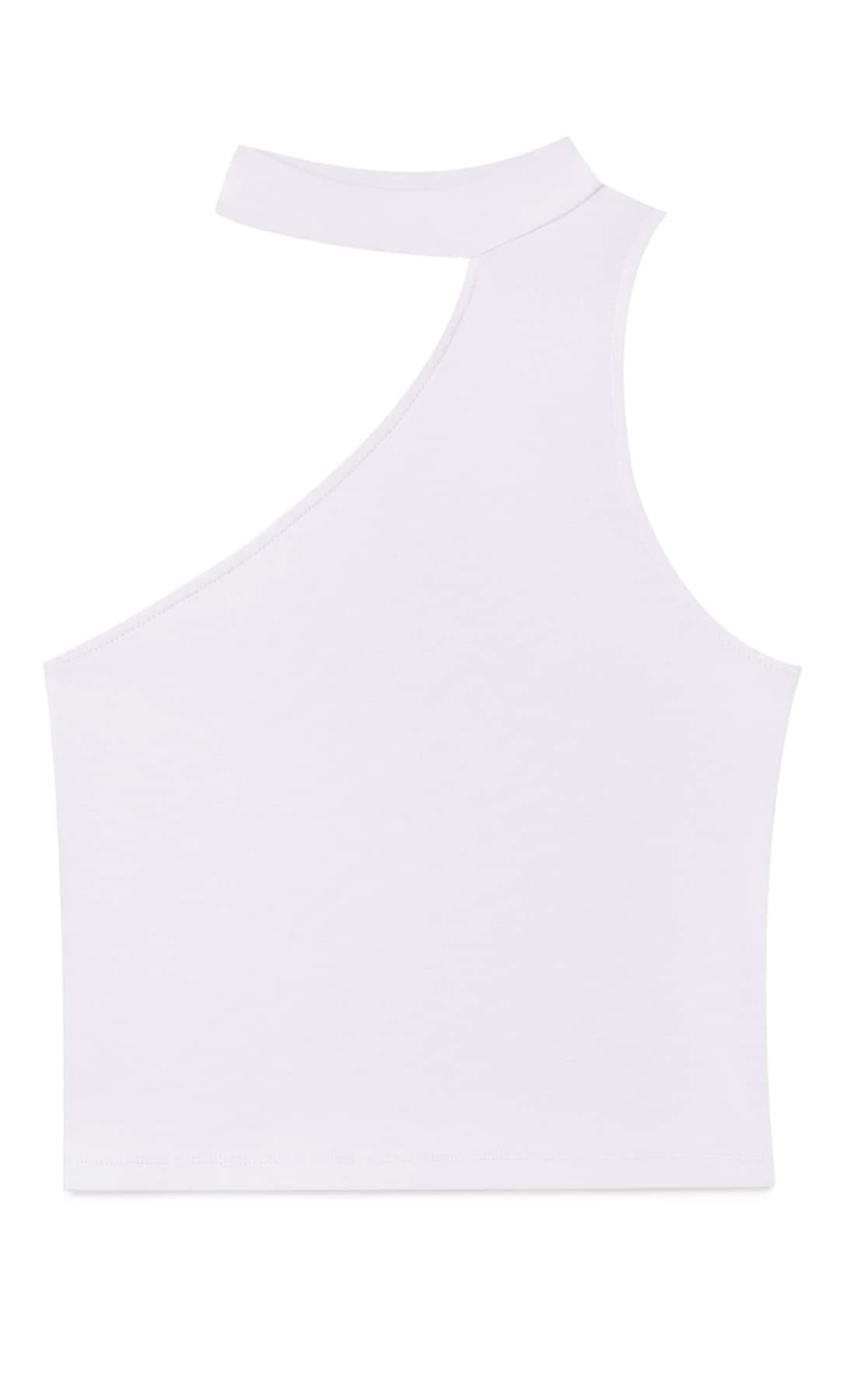 Los 5 tops blancos de Stradivarius que resaltan el bronceado 