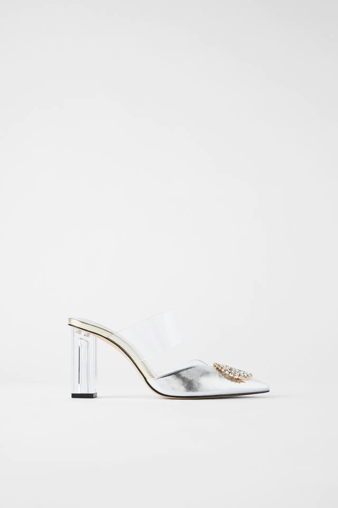 Zara tiene los zapatos con los que Carrie Bradshaw recorrería Nueva York