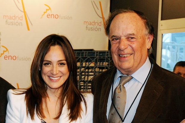 Tamara Falc&oacute; junto a su padre, Carlos Falc&oacute; / Gtres