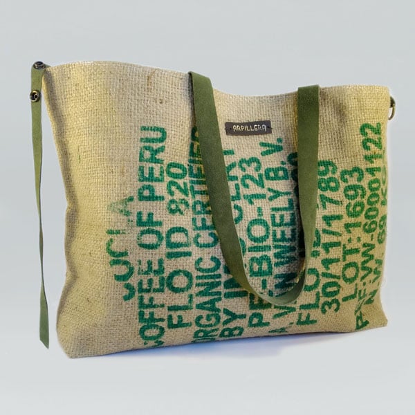 Descubre estos bolsos espa&ntilde;oles hechos con sacos de caf&eacute; ideales para el verano