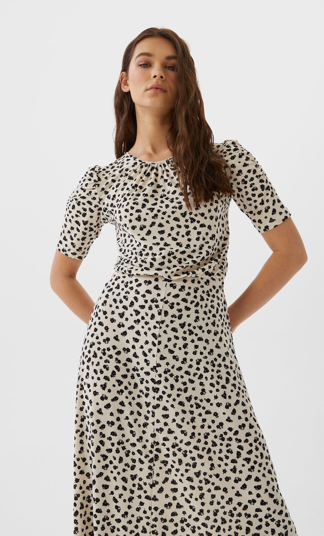 Stradivarius: Este es el vestido midi destinado a convertirse en viral por menos de 30 euros